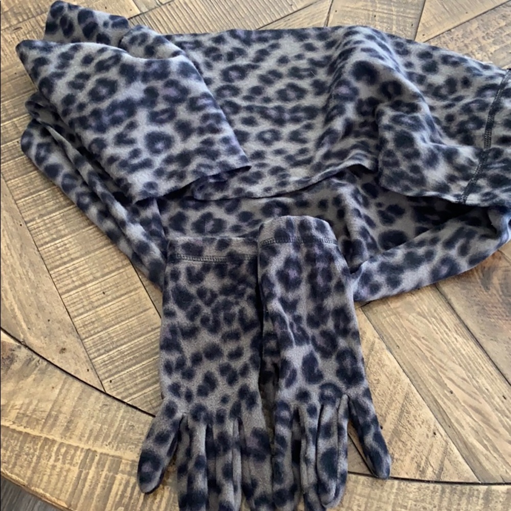 Old Navy Infinity scarf with iTouch gloves set